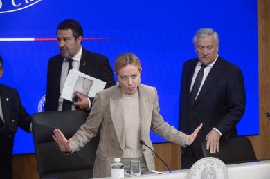 Intesa by night, poi nodo proponenti. Centrodestra deposita ‘sua’ legge elettorale