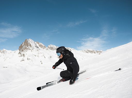 Atomic rilancia la linea Volant: gli sci artigianali in acciaio inox