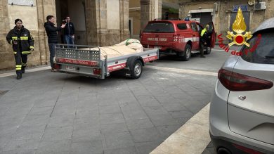 VIDEO | Frana a Niscemi, le immagini del recupero della croce