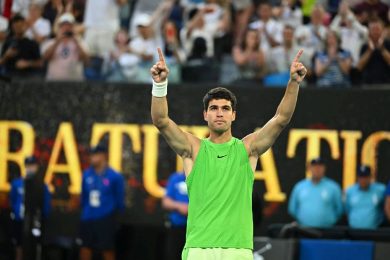 Australian Open 2026, Alcaraz sul trono: Djokovic battuto in quattro set