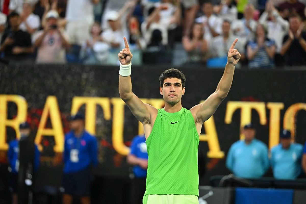 Australian Open 2026, Alcaraz sul trono: Djokovic battuto in quattro set Australian Open 2026, Alcaraz sul trono: Djokovic battuto in quattro set