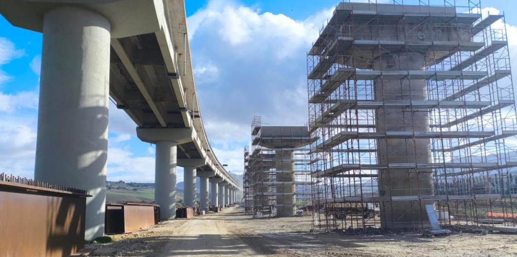 FOTO – A19, vertice a Palazzo d’Orléans. Schifani sottolinea: “Mai così tanti lavori”