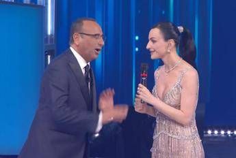 Arisa offre tranquillanti a Carlo Conti… ma è FantaSanremo