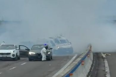 VIDEO | Terrore sulla superstrada, assalto a portavalori e fuoco: le immagini