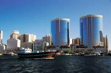 Attacco Dubai: 3 esplosioni e un terribile incendio a Palm Jumeirah, 4 feriti. Crosetto bloccato a Dubai