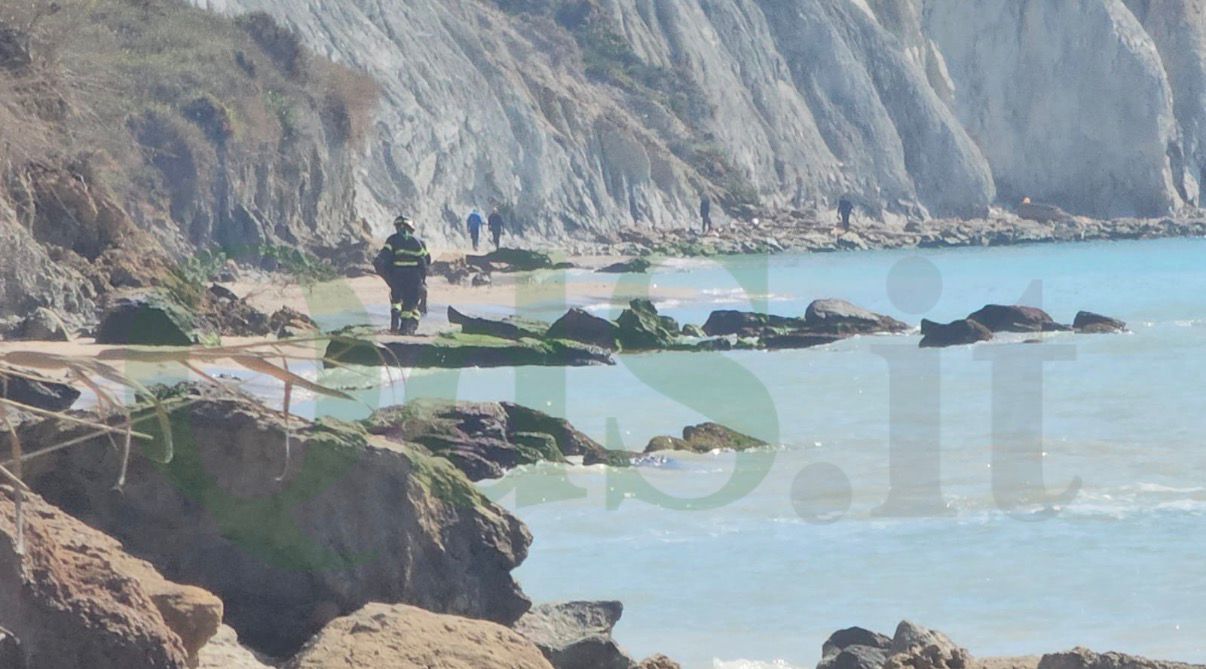 Agrigento, rinvenuto cadavere in spiaggia: potrebbe trattarsi di un migrante