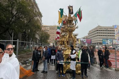 VIDEO | Sant’Agata 2026, Candelore ferme: “Meteo instabile”, si riparte domani