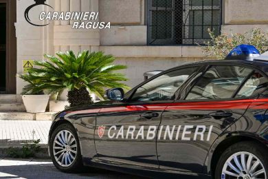 Colpi di machete, minacce e lesioni, arrestato a Ragusa un 22enne