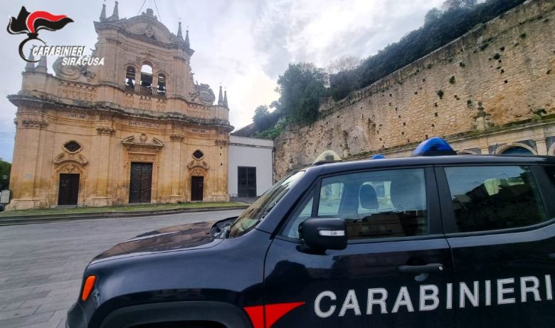 Trovato con un coltello durante il Carnevale, denunciato giovane nel Siracusano