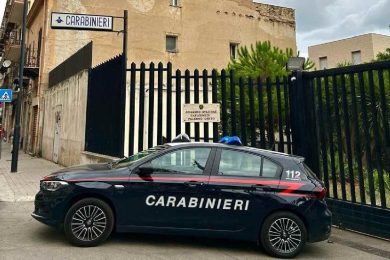 Tenta furto in abitazione ma cade da una canaletta, poi finge aggressione: denunciato a Palermo