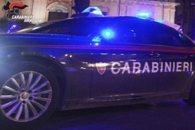 Ruba cibo in supermercato a Rosolini armato di coltello e con la droga, denunciato