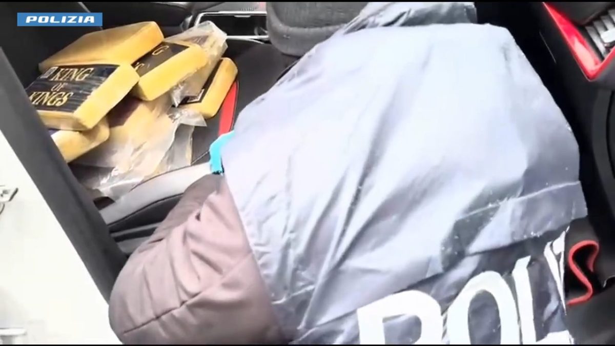Catania, sorpreso con 44 kg di cocaina nascosta in auto: arrestato 31enne