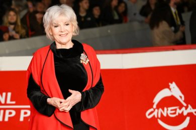 “Straordinaria artista e donna”, Premio alla carriera a Caterina Caselli a Sanremo 2026