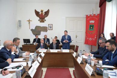 Le istituzioni scelgono Niscemi: la conferenza dei parlamenti regionali porta il confronto nel cuore della crisi