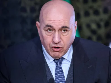 Iran, l’allarme di Crosetto: “Rischio terrorismo, centinaia di cellule dormienti”