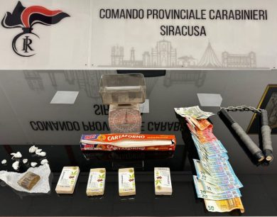 Siracusa, fermati in auto con hashish e arma cinese: un arresto e due denunce