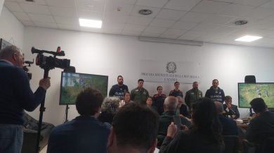 Rifiuti bruciati e interrati di notte, una bomba ecologica dietro il sequestro di Etnaland