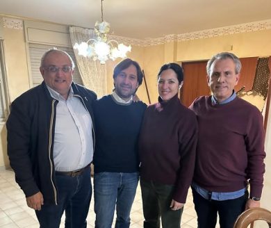 La famiglia cacciata dallo Zen 2, alloggio presidiato: “Stanchi di vedere Palermo girarsi dall’altro lato”