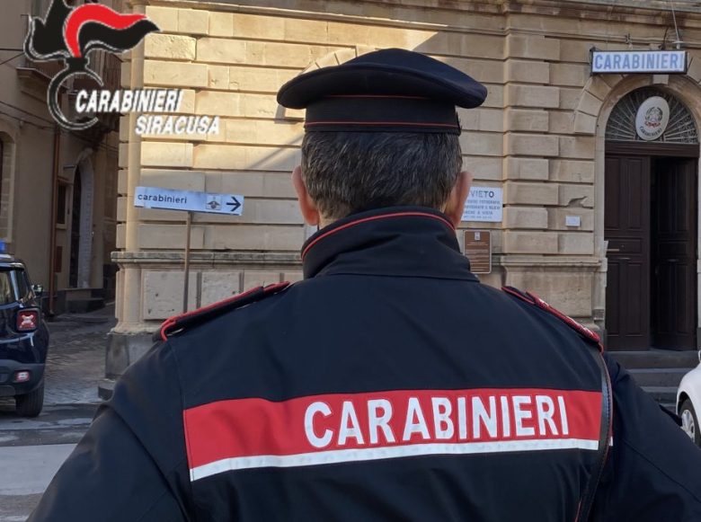 Fermato in strada con hashish nel giubbotto, una denuncia nel Siracusano