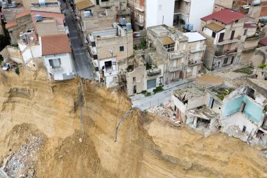 Frana Niscemi, aumentano gli sfollati e gli edifici in zona rossa: la situazione in tempo reale