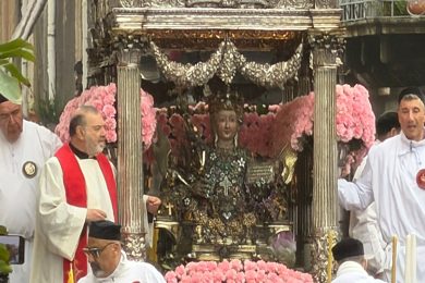 Sant’Agata 2026, il giro esterno: il viaggio del fercolo e le immagini più belle