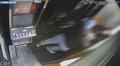 VIDEO – Giravano a bere e mangiare gratis sotto minaccia ed estorsione: blitz della Polizia a Palermo, 9 arresti