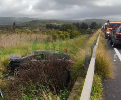 L’auto scivola fuori strada sulla SS115: 4 feriti, ci sono anche due bimbi