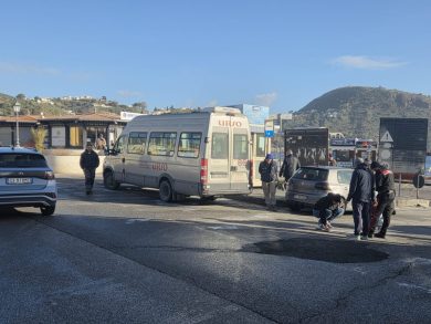 Violento scontro tra auto e moto a Lipari, motociclista in condizioni critiche