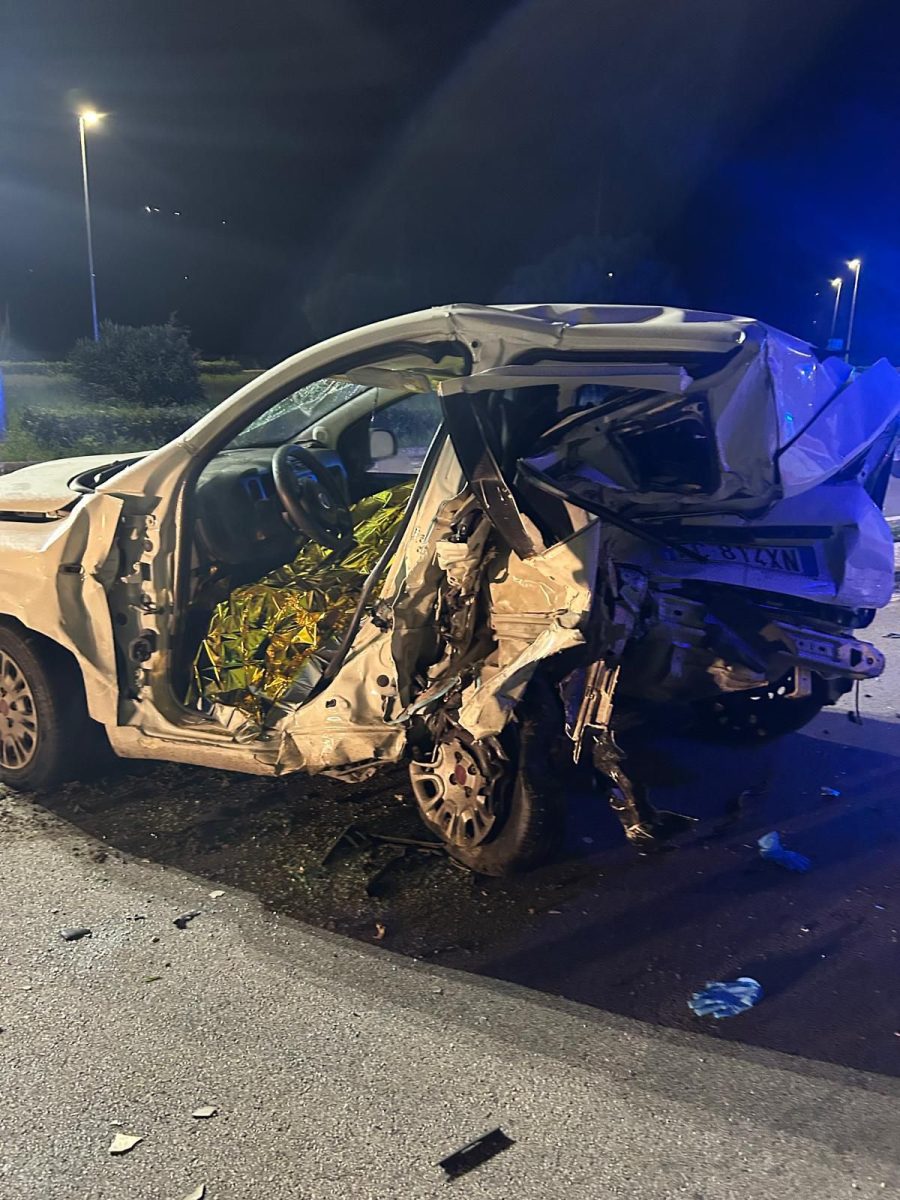Tragico incidente stradale nel Palermitano: muore ventenne, c’è anche un ferito Tragico incidente stradale nel Palermitano: muore ventenne, c’è anche un ferito