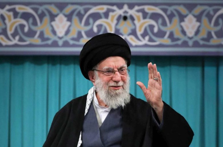 Morto Khamenei, chi era l’ayatollah. Teheran annuncia l’inizio della fase transizione