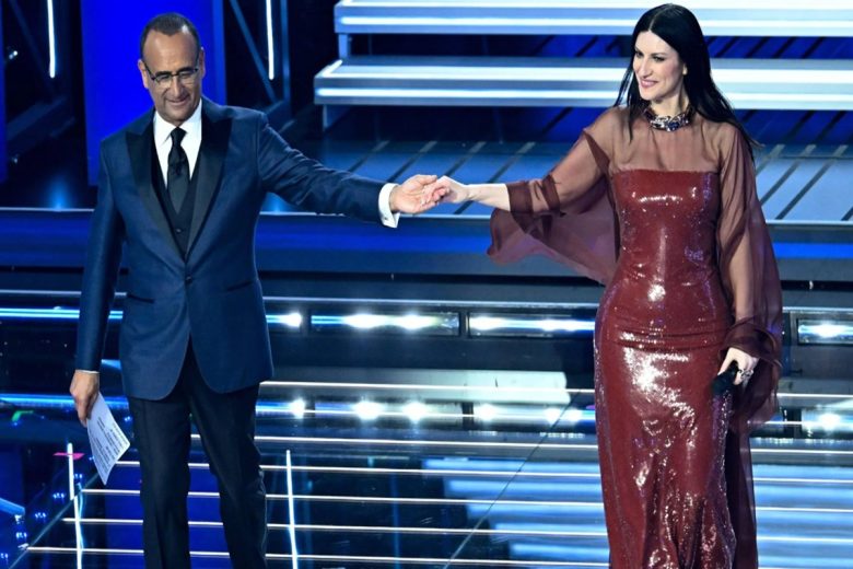 Sanremo 2026, la serata delle cover e dei duetti in diretta: ospiti, scaletta e aggiornamenti