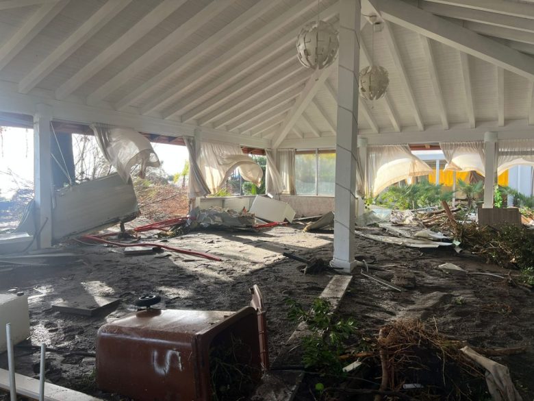 Lidi e attività distrutti dal ciclone Harry a Fiumefreddo: “Non c’è rimasto più nulla”. Nasce il movimento “Rilanciamo Marina di Cottone”