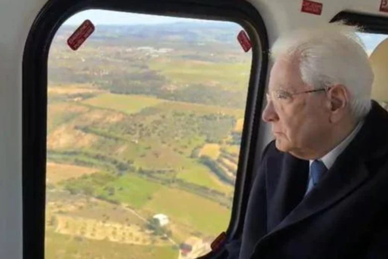 Il presidente Mattarella tra i bambini sfollati di Niscemi: “Qui il nostro sostegno si mantiene alto”