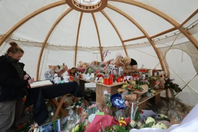 Crans-Montana, è una maledizione: incendio al memoriale delle vittime