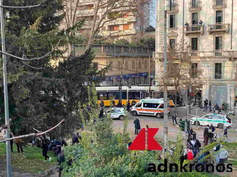 Incidente drammatico a Milano: tram deraglia e si schianta contro edificio in centro, numerosi feriti
