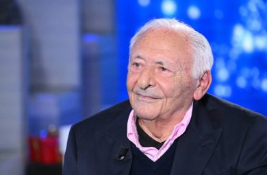 Sanremo 2026, scoppia la polemica del Pd sul Festival: “Elisoccorso trasformato in taxi per Mogol”