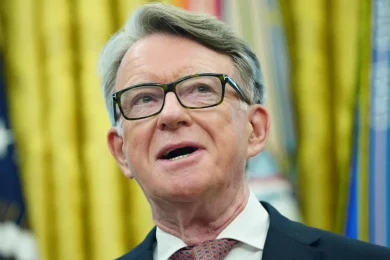 Caso Epstein, arrestato l’ex ambasciatore britannico Mandelson