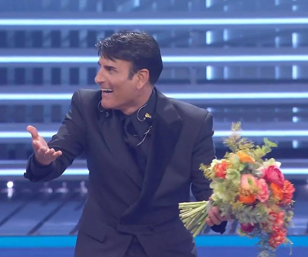 Sanremo 2026, Sal Da Vinci si commuove: standing ovation con “Per sempre sì” Sanremo 2026, Sal Da Vinci si commuove: standing ovation con “Per sempre sì”