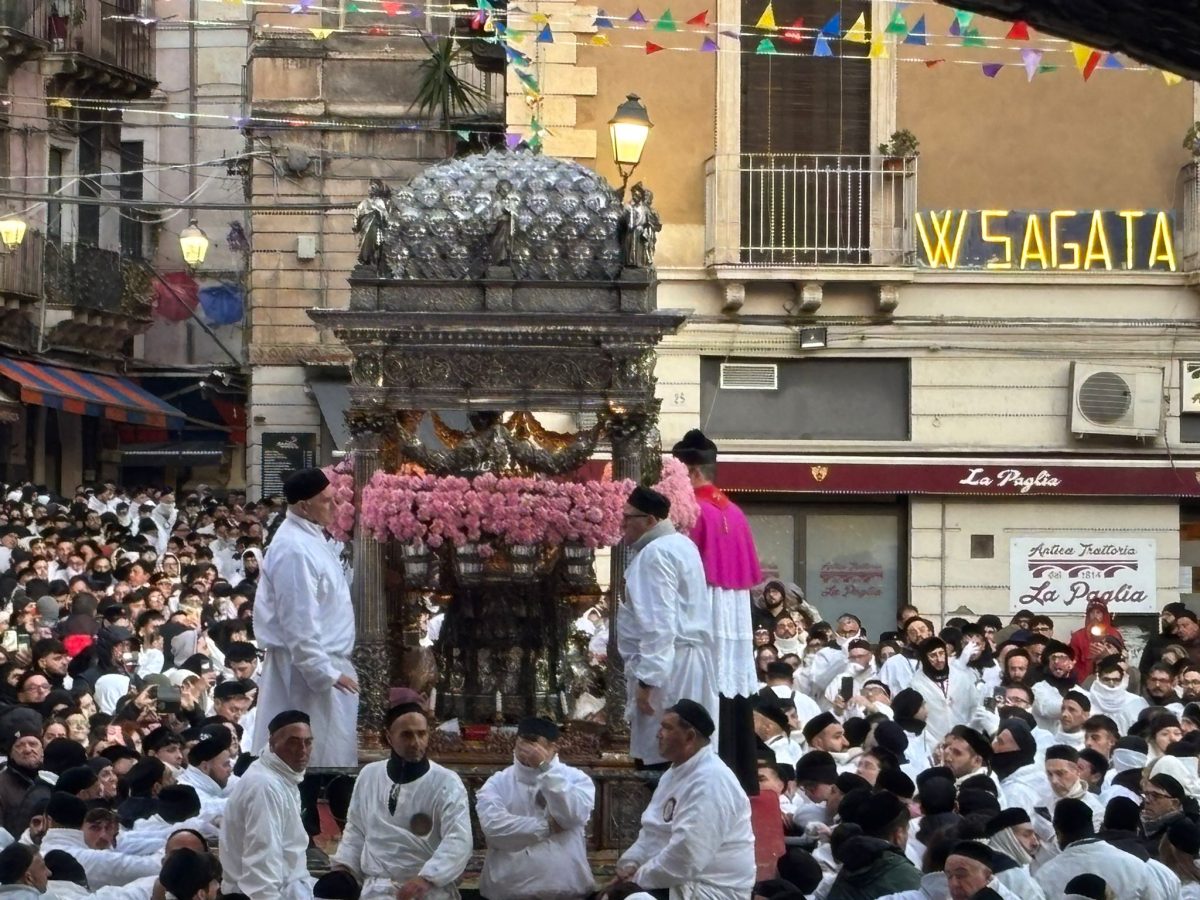 VIDEO | “Semu tutti devoti tutti”, le emozioni del giro esterno di Sant’Agata