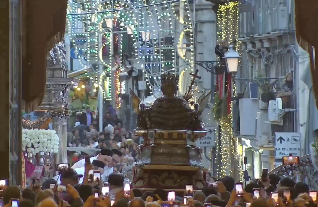 Sant'Agata si affaccia su piazza Duomo, la diretta dall'Arcidiocesi