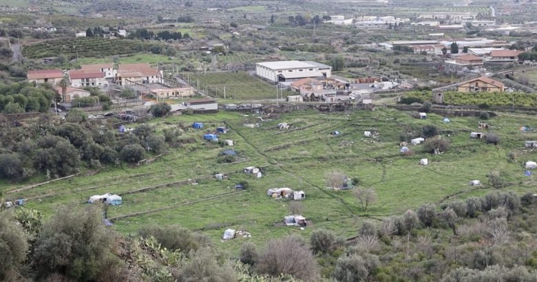 VIDEO | Ciclone Harry: i migranti di Ciappe Bianche in estrema difficoltà dopo la tragedia