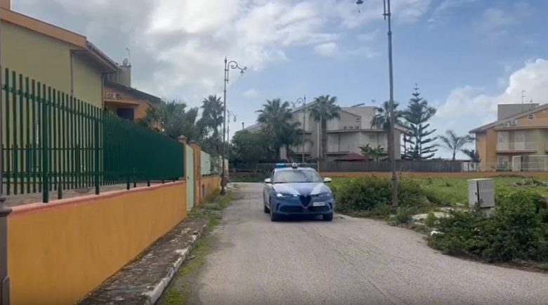 VIDEO | Lei in gravidanza faceva da palo, lui rubava: giovane coppia arrestata per furto a Gela