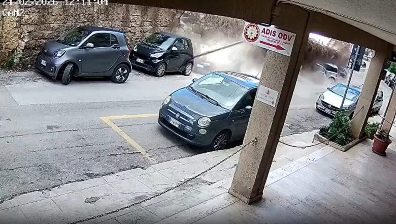 VIDEO | Palermo, le immagini del momento in cui è crollato il muro in via Nairobi