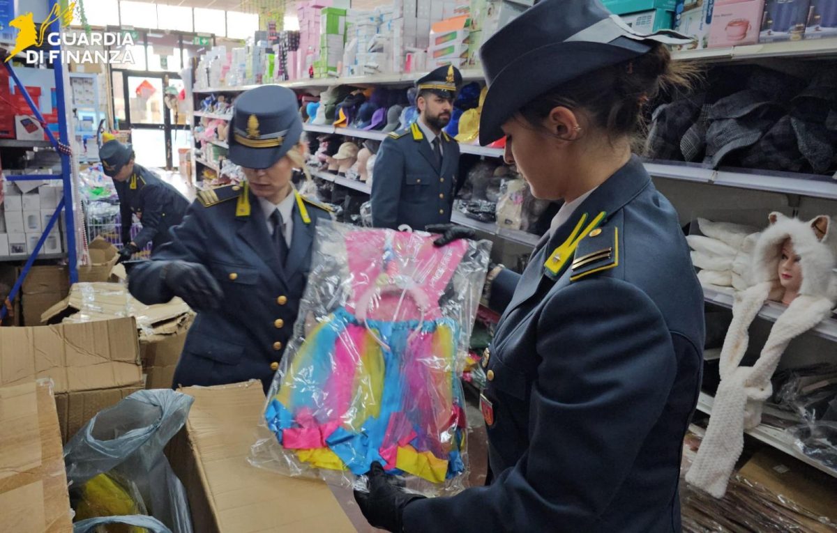 Maxi blitz a Misterbianco: sequetrati 120 mila articoli per carnevale non sicuri