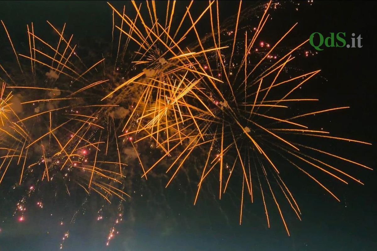 VIDEO e FOTO | Lo spettacolo della “Sira O Tri”, i fuochi per Sant’Agata