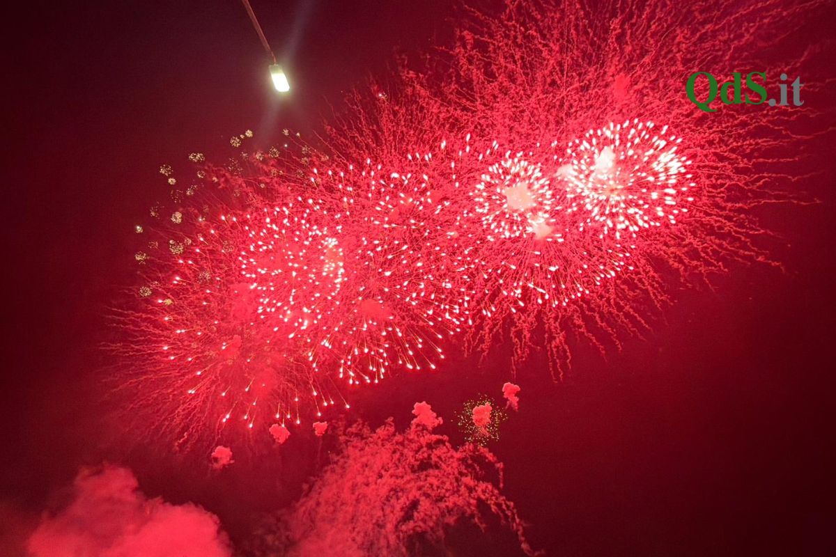 VIDEO e FOTO | Lo spettacolo della “Sira O Tri”, i fuochi per Sant’Agata