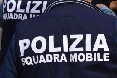 Furti a raffica di moto, scooter e monopattini: 21enne in manette a Caltanissetta