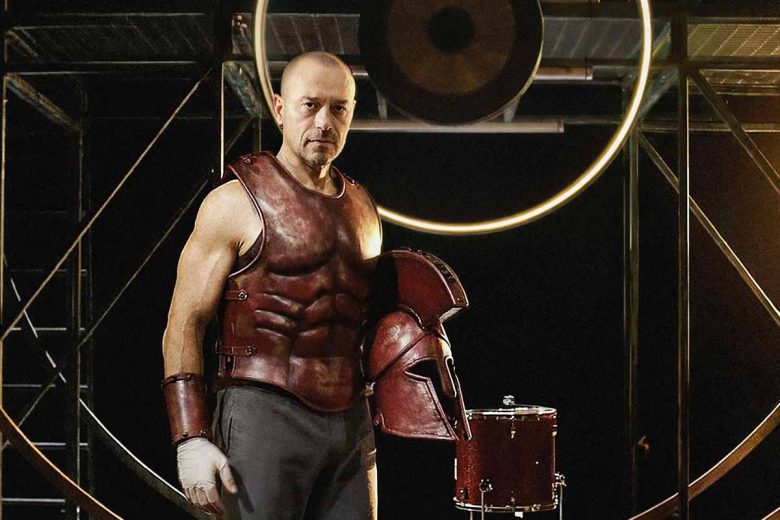 Stefano Accorsi e la rilettura dell’eroe: “Porto in scena la fragilità di un uomo”