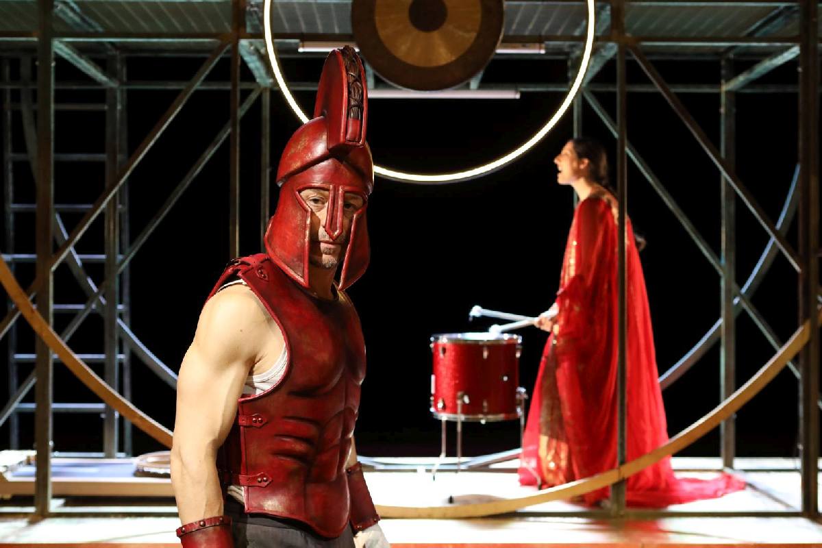 “Nessuno – Le avventure di Ulisse”, applausi per il debutto del monologo con protagonista Stefano Accorsi “Nessuno – Le avventure di Ulisse”, applausi per il debutto del monologo con protagonista Stefano Accorsi