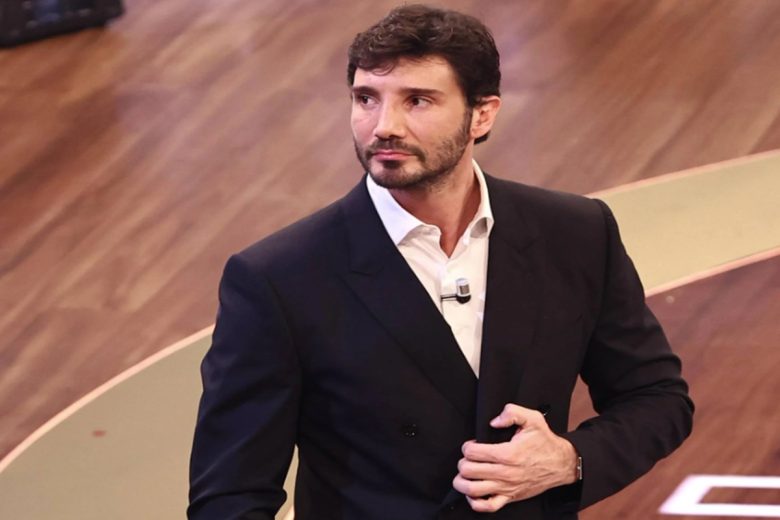 Sanremo, il passaggio di testimone: Stefano De Martino è il successore di Carlo Conti